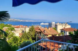 Opatija – Obiteljska vila s 2 stana u centru Opatije, Opatija, House