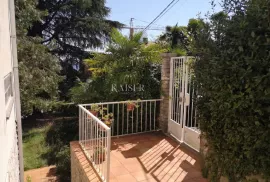 Opatija – Obiteljska vila s 2 stana u centru Opatije, Opatija, House