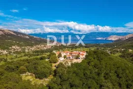 OTOK KRK, BATOMALJ - Građevinsko zemljište u centru, Baška, Tierra