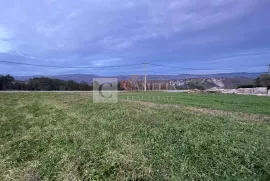 Buzet Građevisnko zemljište 2400 m2, Buzet, Terrain