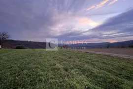 Buzet Građevisnko zemljište 2400 m2, Buzet, Terrain