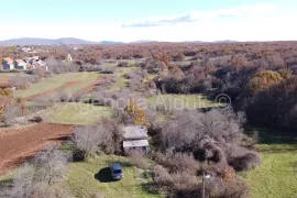 Imotski objekt + građevinsko zemljište 2413 m2 Proložac Gornji, Imotski, Земля