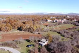 Imotski objekt + građevinsko zemljište 2413 m2 Proložac Gornji, Imotski, Земля