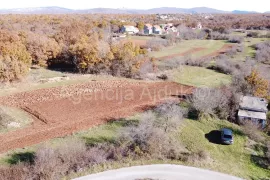 Imotski objekt + građevinsko zemljište 2413 m2 Proložac Gornji, Imotski, Земля