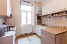 Građanski stan u centru grada 90m2, Zagreb, Appartement