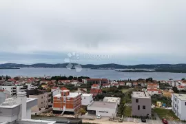 Penthouse sa krovnom terasom , garažom, liftom , podno grijanje, Sveti Filip I Jakov, Appartment