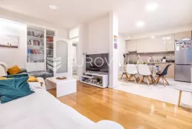 Zagreb, Livadićeva, prekrasan prostran četverosoban stan, NKP 75,98m2, Zagreb, Flat