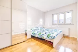 Zagreb, Livadićeva, prekrasan prostran četverosoban stan, NKP 75,98m2, Zagreb, Flat