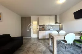 Istra, Novigrad, okolica - PRILIKA, moderan stan na TOP lokaciji - 200 m od mora, Novigrad, Appartement