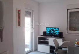 Jednosobni stan s privatnim parking mjestom, Split, Apartamento