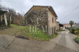 Buzeština,kuća u rouh bau 140 m2,P+1,garaža, Buzet, Casa