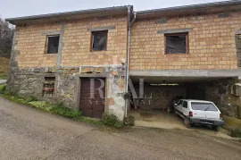 Buzeština,kuća u rouh bau 140 m2,P+1,garaža, Buzet, Дом