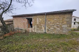 Buzeština,kuća u rouh bau 140 m2,P+1,garaža, Buzet, Casa