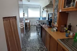 Split, Gripe, komforan dvosoban stan na izvrsnoj lokaciji, Split, Apartamento