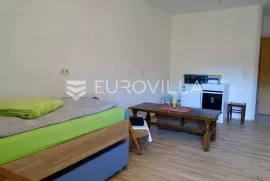 Opatija, Pobri, garsonijera površine 34 m² kao investicija s djelomičnim pogledom na more, Opatija - Okolica, Appartamento