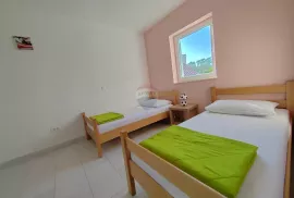 OTOK KRK-DOBRINJ ,na prodaju dvojna kuća sa bazenom, Dobrinj, House