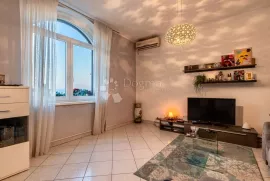 Odličan stan u povijesnoj vili u centru Opatije, Opatija, Appartement