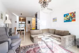 Split, Firule, Ivanišević zgrada, dvosoban stan s pogledom na more, dugoročno, Split, Appartment