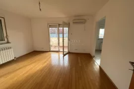 Nenamješten stan u novogradnji, Rijeka, Appartement