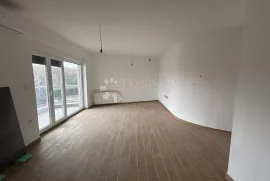 Stan u novogradnji sa vrtom i garažom, Rijeka, Appartement