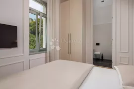 Elitni apartman u apartmanskoj vili uz more !, Opatija, Stan