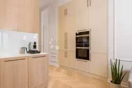 Elitni apartman u apartmanskoj vili uz more !, Opatija, Stan