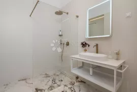 Elitni apartman u apartmanskoj vili uz more !, Opatija, Stan