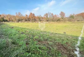 Istra,  veliko zemljište za gradnju na 3 km od mora, Marčana, Terrain