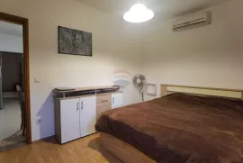 Istra,Pula - naselje Jadreški stan 60m2 s vrtom, Ližnjan, Apartamento