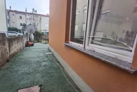 Istra,Pula - naselje Jadreški stan 60m2 s vrtom, Ližnjan, Apartamento