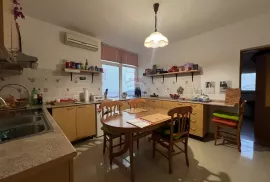 Istra,Pula - naselje Jadreški stan 60m2 s vrtom, Ližnjan, Apartamento