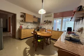 Istra,Pula - naselje Jadreški stan 60m2 s vrtom, Ližnjan, Apartamento