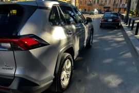 ავტომობილების გაქირავება