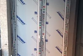 მეტალო პლასტმასისი კარადა