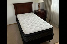 საწოლი თავის მატრასით