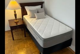 საწოლი თავის მატრასით