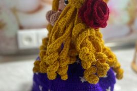 სიურპრიზ ნაქსოვი თოჯინა თაიგულით – 2-ში 1 ხელნაკეთ