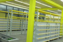 სავაჭრო ინვენტარი, სტელაჟები და თაროები