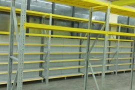 სავაჭრო ინვენტარი, სტელაჟები და თაროები