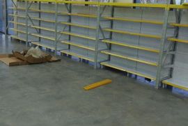 სავაჭრო ინვენტარი, სტელაჟები და თაროები