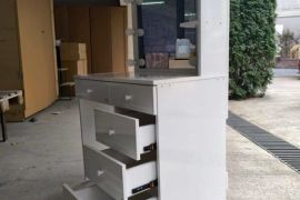 ვიზაჟისა და მაკიაჟის მაგიდა განათებით