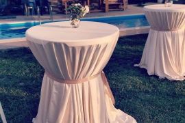 კოქტეილის მაგიდა