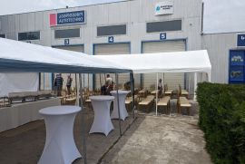 კოქტეილის მაგიდა