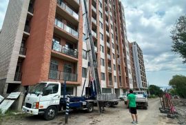 გთავაზობთ ამწე ლიფტის მომსახურებას