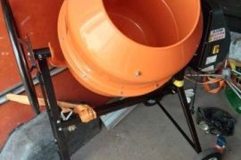 ქირავდება ბეტონის საზელი ,,მეშალკა,, ფაზა ნული 220