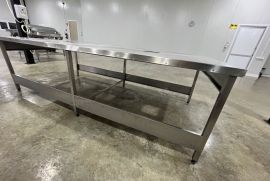 უჟანგავი მაგიდა ჭრილით