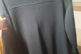 იყიდება შავი ფერის მოსაცმელი