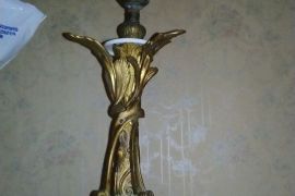 იყიდება ანტიკვარული ბრინჯაოს მაგიდის სანათი ორნამენტებით(მე-19 საუკუნის)    