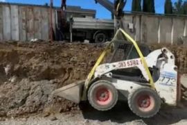 თვითმცლელით მომსახურება, მანიპულატორით მომსახურება, სამშენებლო ნარჩენების გატანა და  სამშენებლო მასალების მიტანა.
