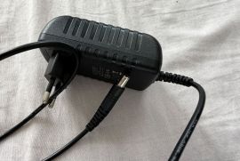 Donner DEK-885.